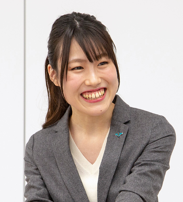 花立 麻衣